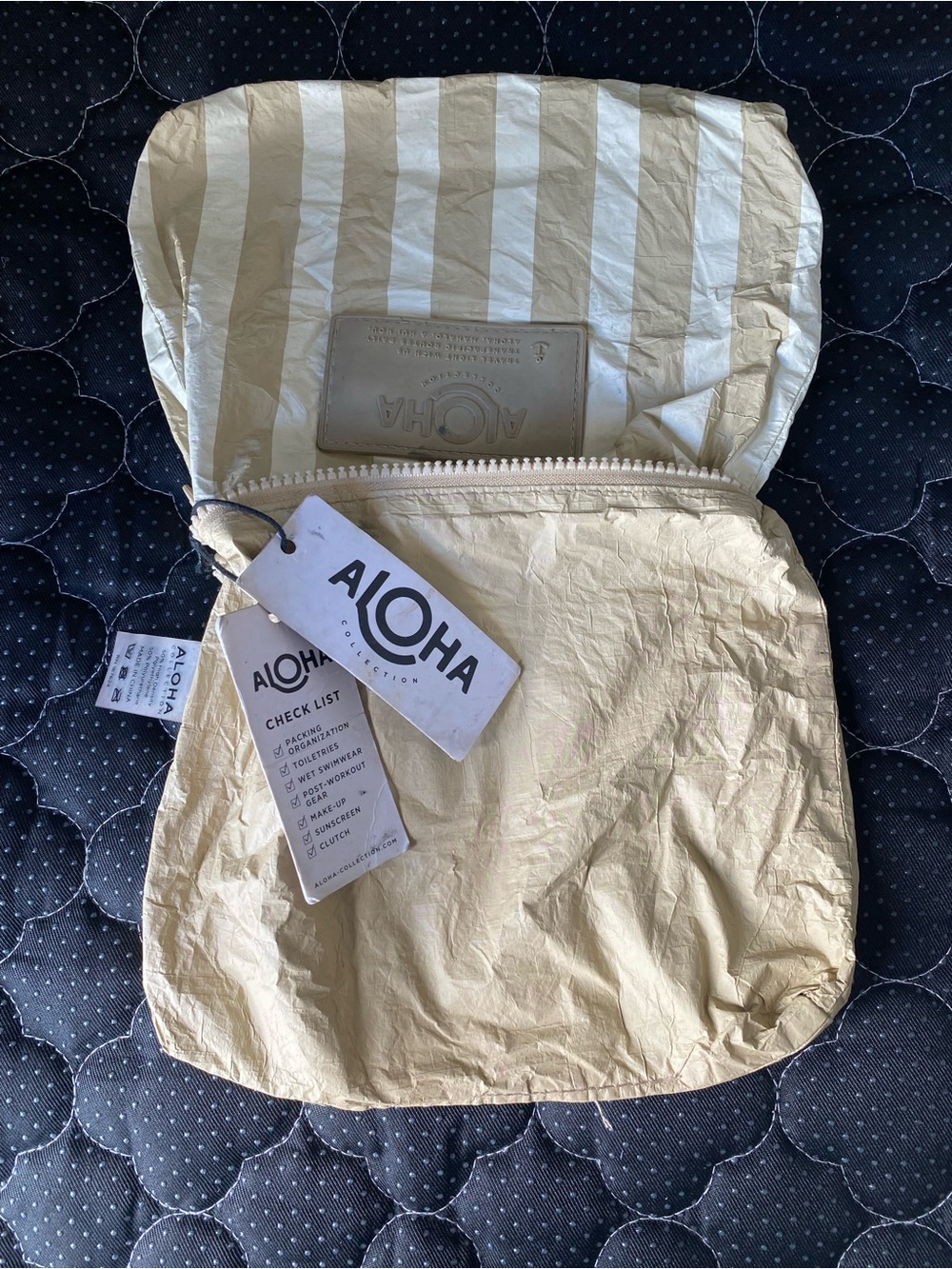 Aloha Collection Splash Proof Travel Pouch - Picture 3 of 8